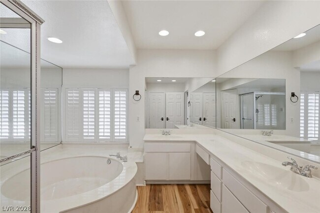 Building Photo - 3321 Basque St