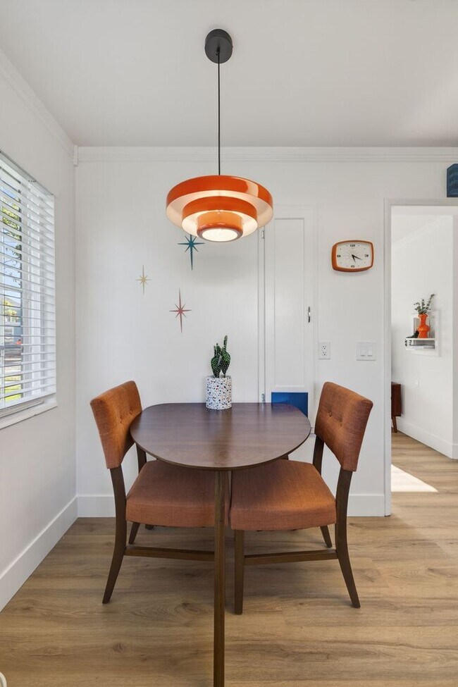 Building Photo - Welcome to Reno Nevada’s Biggest Little BnB !!