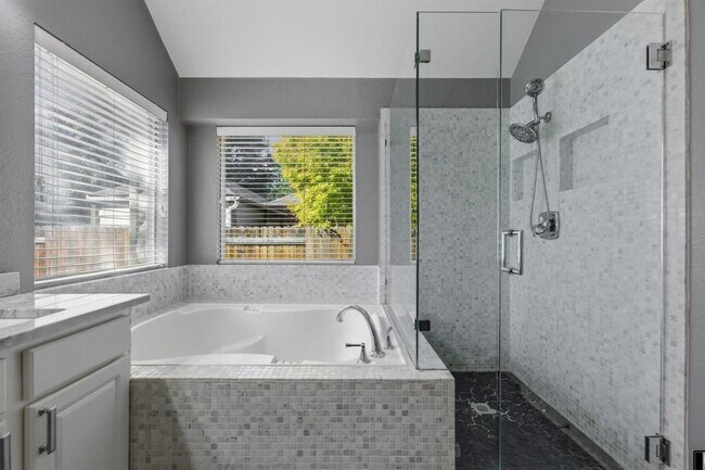 Building Photo - 6213 Mesa Grande Dr