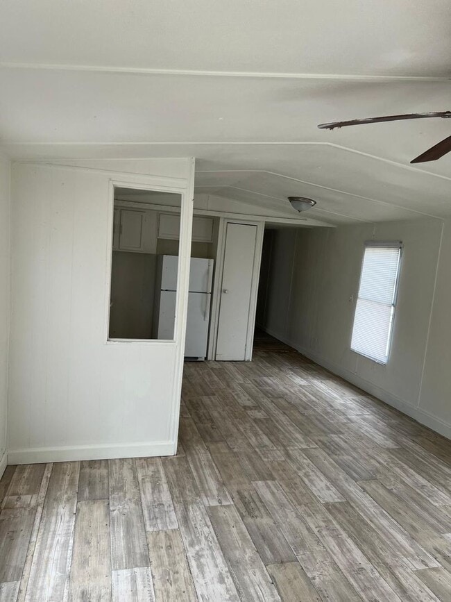 Building Photo - Renovated 2-Bed, 1-Bath Mobile Home