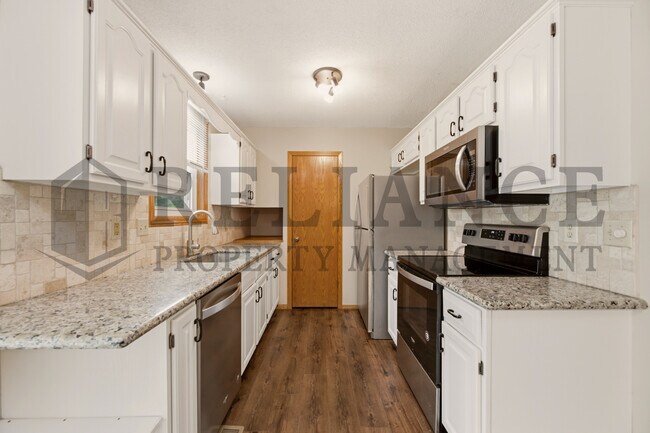 Building Photo - 516 N Lakeside Dr