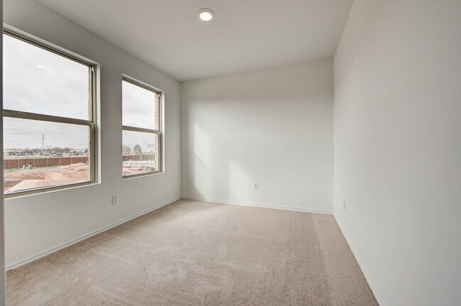 Building Photo - 2011 Delphine Dr