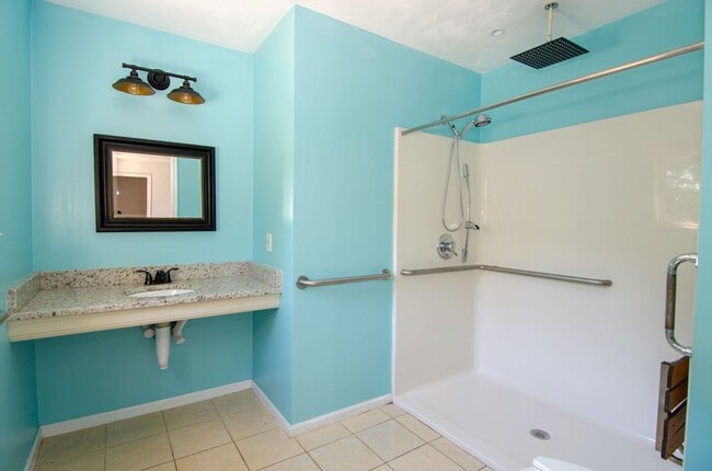 Building Photo - Precious Bungalow Home Rental in Norfolk!