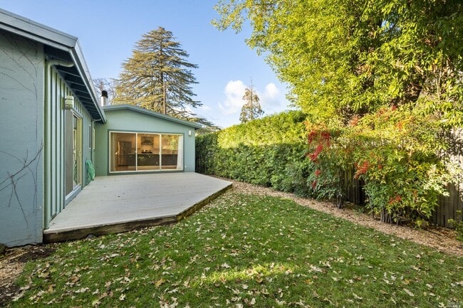 Building Photo - 22 Brennfleck Ave