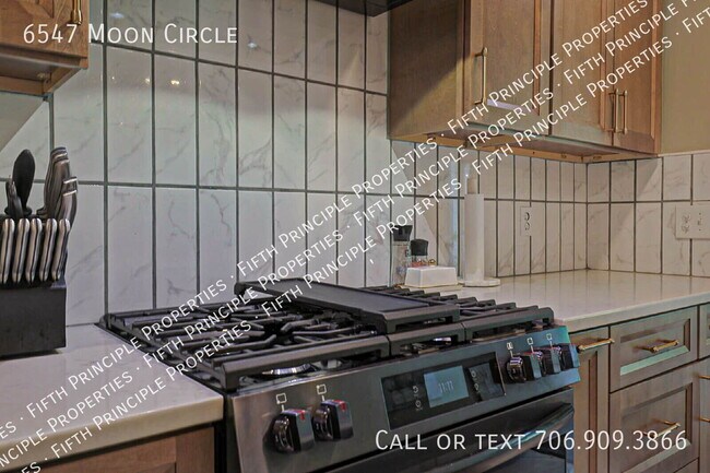 Building Photo - 6547 Moon Cir