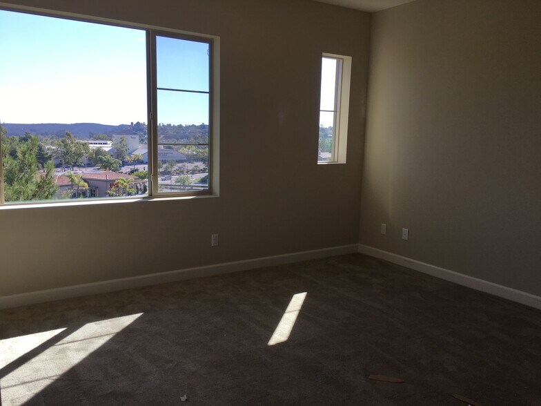 Building Photo - 1572 Fortaleza Way #18
