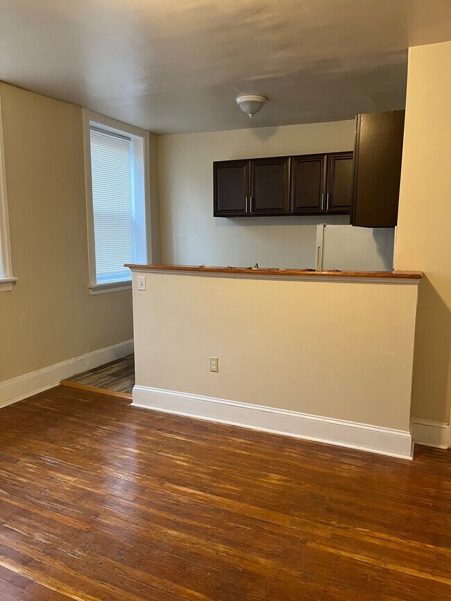 Building Photo - 4725 Chester Ave