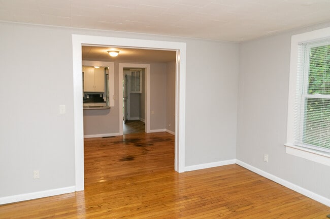 Building Photo - 508 Robbins Ave NW