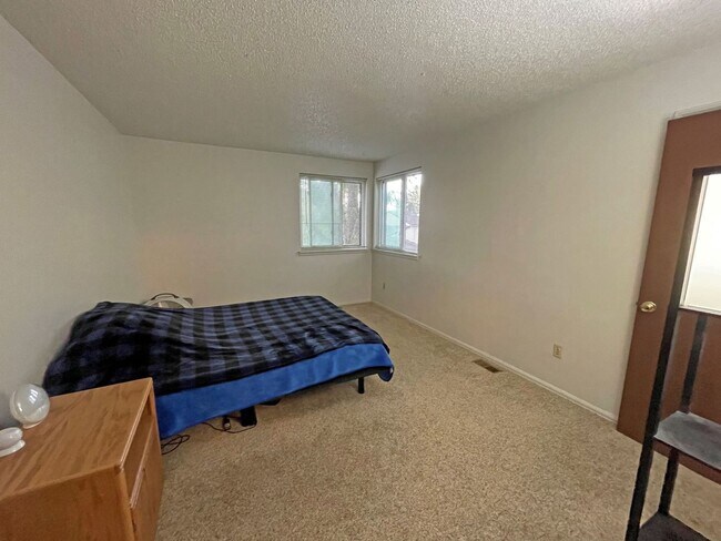 Building Photo - 2-Bedroom Townhome w/ Garage in Northeast Colo Springs