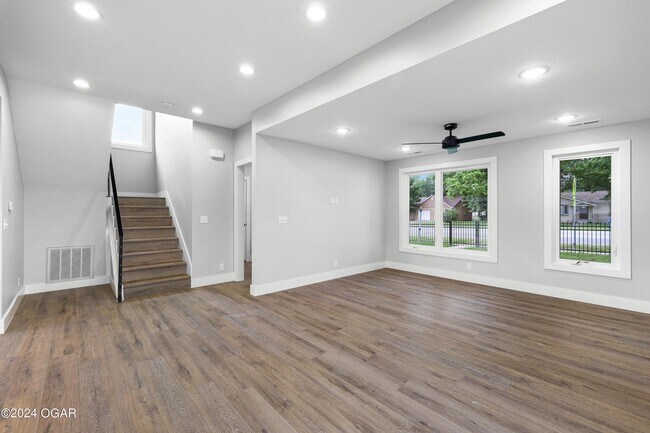 Building Photo - 2836 E 15th St