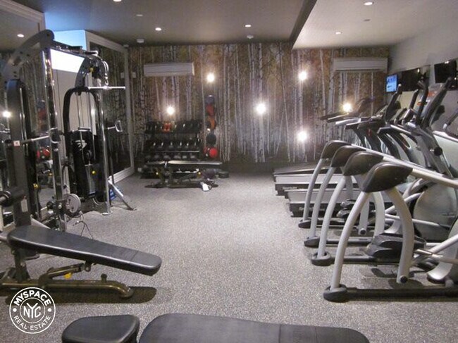 Building Photo - 185 Leonard St