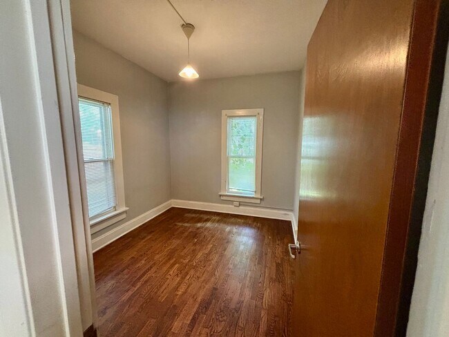 Building Photo - 3-bedroom home with Washer & Dryer Included