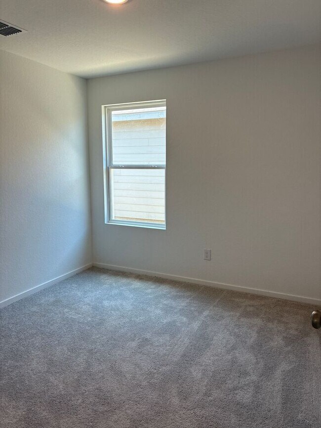Building Photo - Charming 4 beds 2 baths in San Antonio!
