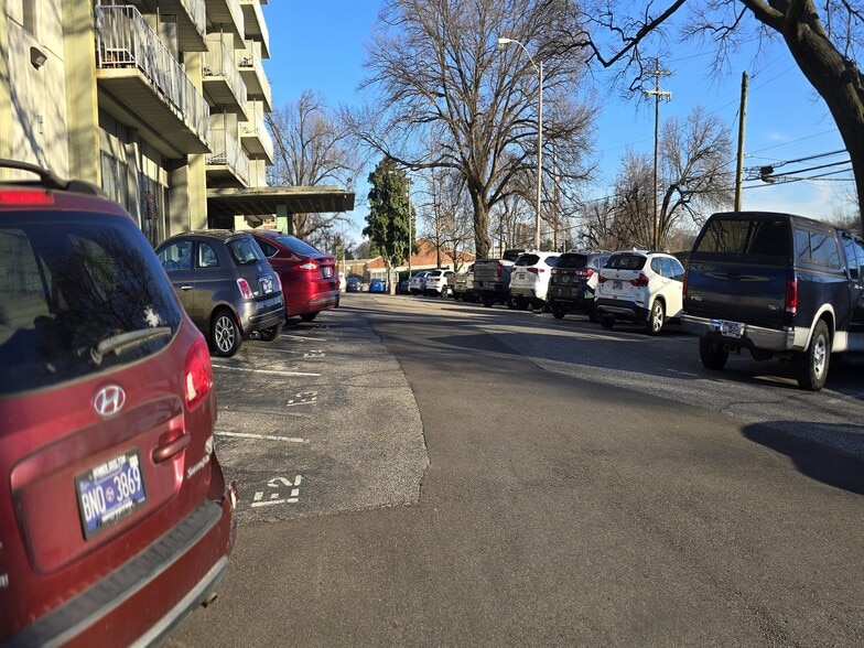 Building Photo - 1271 Poplar Ave