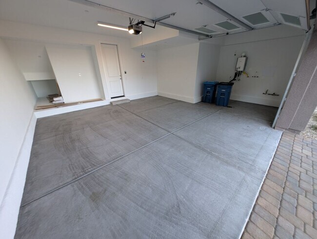 Building Photo - 675 Agate Bridge St