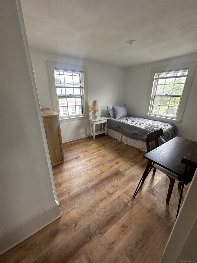 Building Photo - 29 Soundview Dr