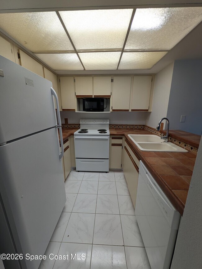 Building Photo - 987 Sonesta Ave NE