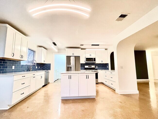 Building Photo - 9503 Dalewood Dr