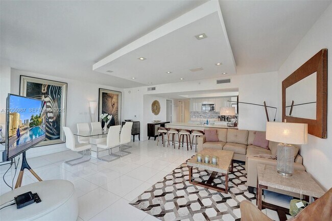 Building Photo - 2600 E Hallandale Beach Blvd