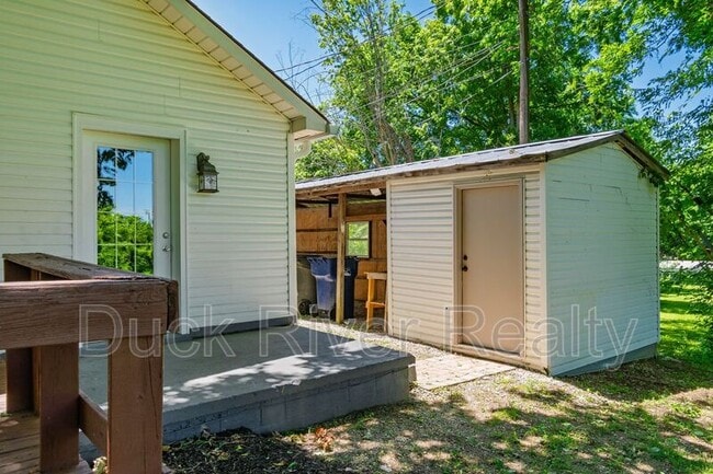 Building Photo - 210 Westover Dr