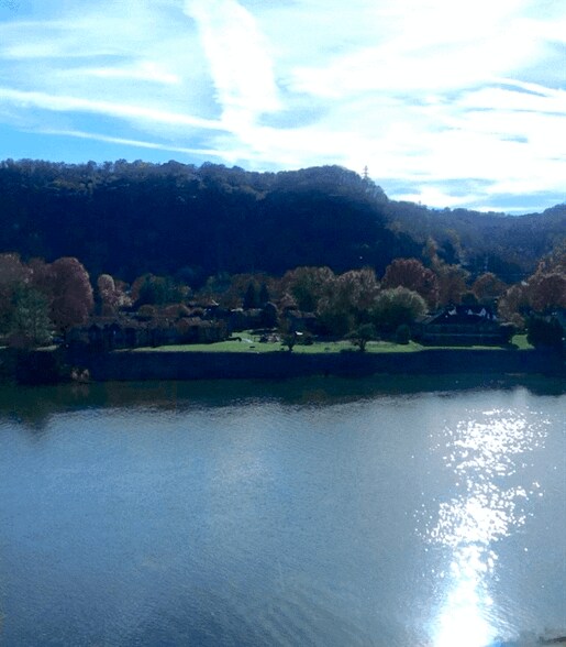 riverview - 2100 Kanawha Ave SE