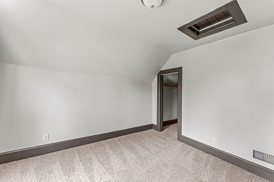 Building Photo - 1205 Shiocton St