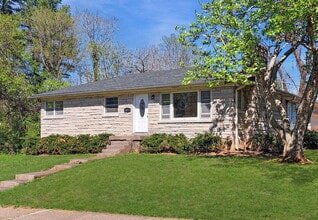 Building Photo - 405 Westwood Dr