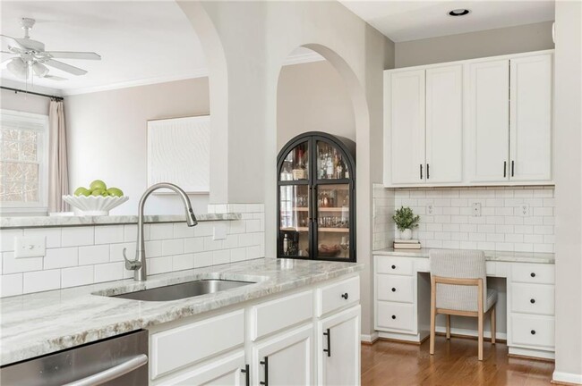 Building Photo - 4735 Longcourt Dr