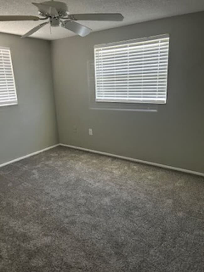 Building Photo - AVAILABLE NOW!!  Well maintained 2/2 in a ...