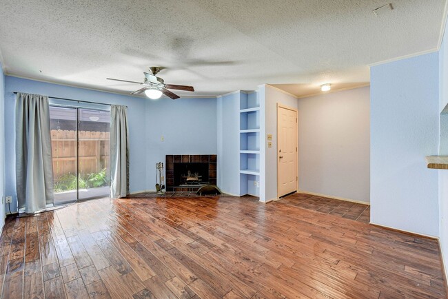 Building Photo - Spacious and inviting 2-bedroom, 2-bath ap...