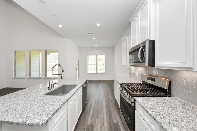 Building Photo - 501 Newcomb Holw Dr