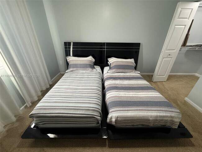 Building Photo - 17150 N Bay Rd