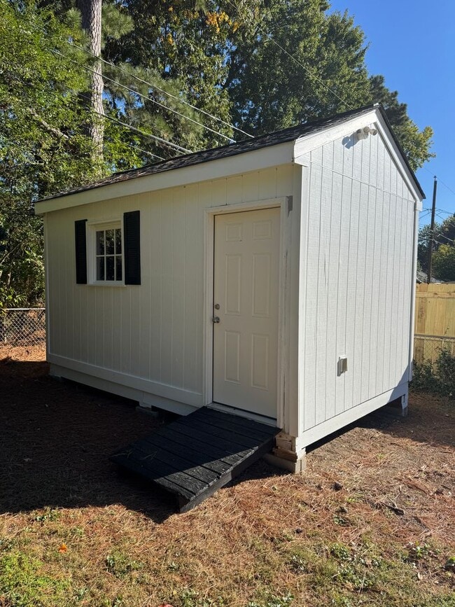 Building Photo - Charming 3 bedroom home in West End Manor ...