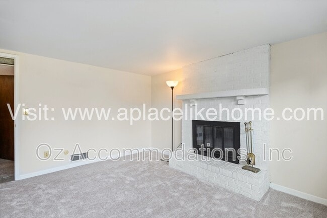 Building Photo - 6803 E 140th Terrace