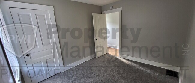 Building Photo - 3 Bedroom Home with 2 Car Garage