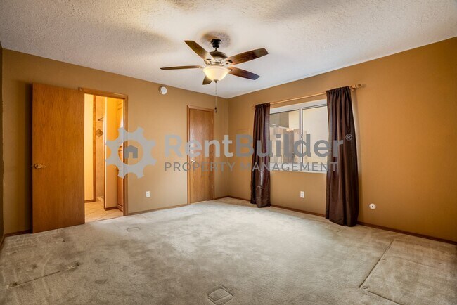 Building Photo - FANTASTIC HOUSE TO CALL HOME!