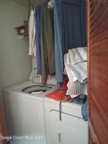 Building Photo - 310 Sherwood Pl