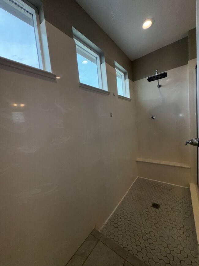 Building Photo - A Great House to Call Home!