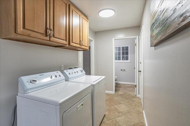 Building Photo - Charming 3-Bedroom Home in Prime Cambrian ...