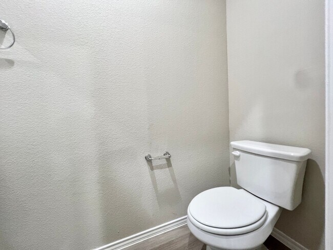 Building Photo - Brand New Duplex in New East Parks Community