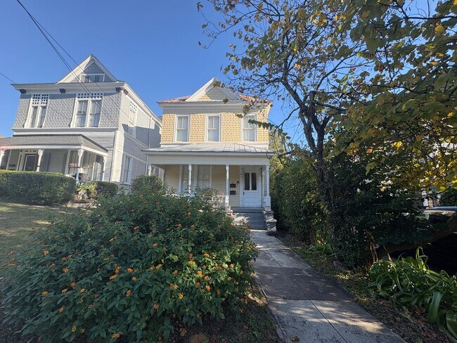 Primary Photo - 384 Spring St