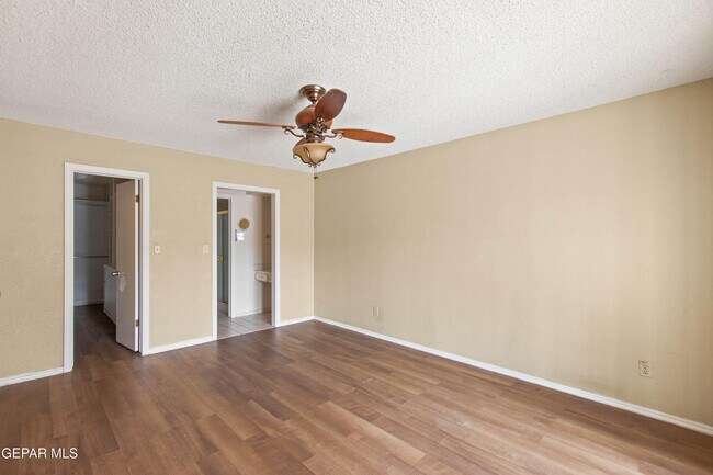Building Photo - 316 Thunderbird Dr
