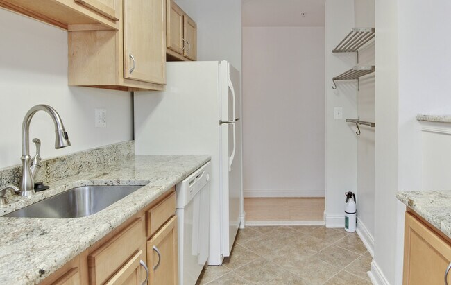 Building Photo - 1340 Fairmont St NW