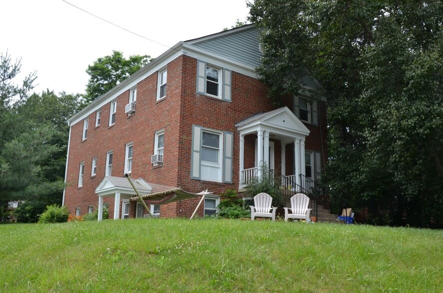 Building Photo - 8210 Greenwood Ave