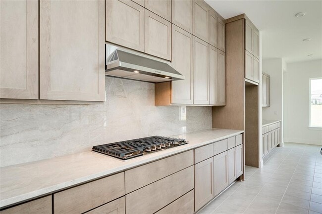 Building Photo - 2420 Sondrio Bnd