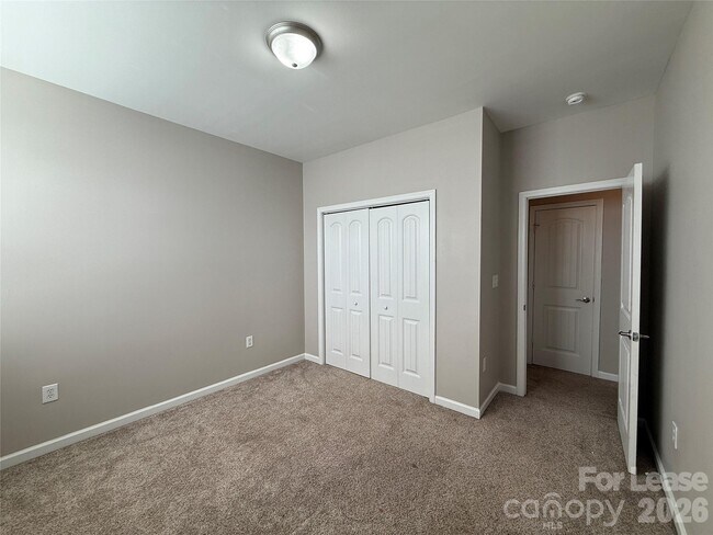 Building Photo - 933 Central Park Cir