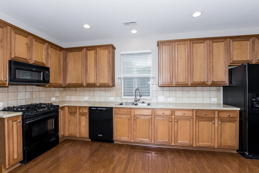 Building Photo - 8907 Arbor Creek Dr