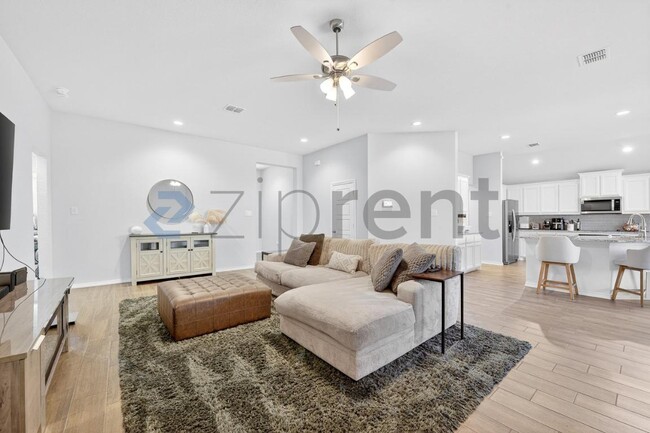 Building Photo - 2650 Streamside Dr