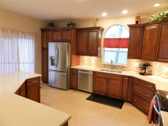 Building Photo - 210 La Costa Ct