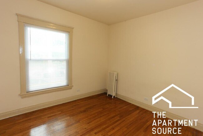 Building Photo - 4716 N Racine Ave